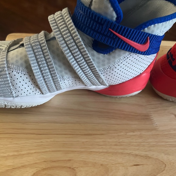 LeBron James basketball shoes - Picture 6 of 6